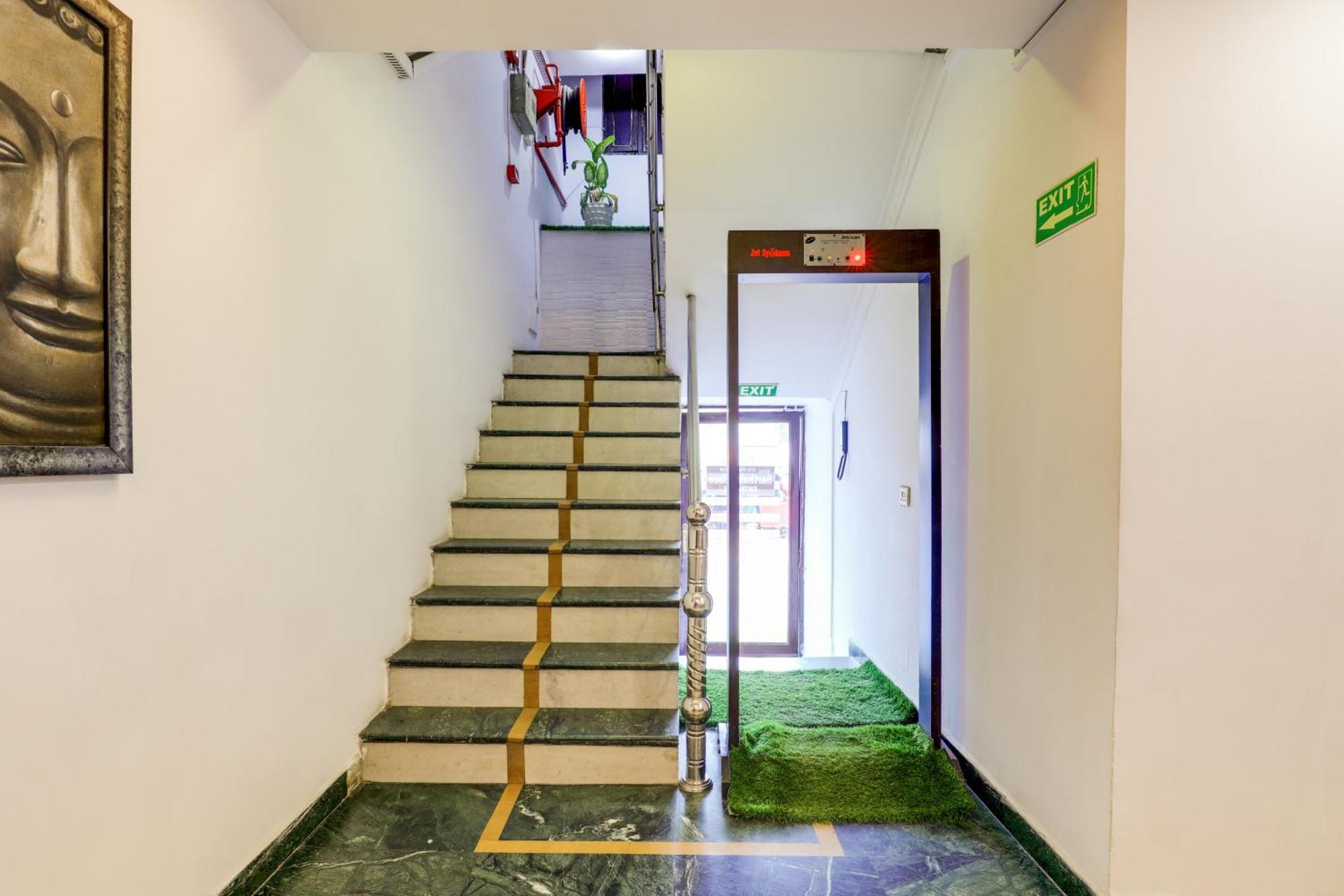 Hotel Sarthak Palace Near Karol Bagh Metro Station New Delhi Ngoại thất bức ảnh