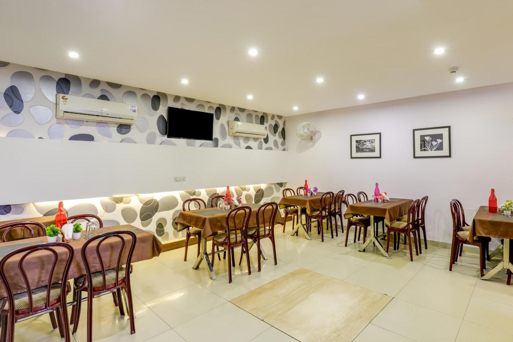 Hotel Sarthak Palace Near Karol Bagh Metro Station New Delhi Ngoại thất bức ảnh