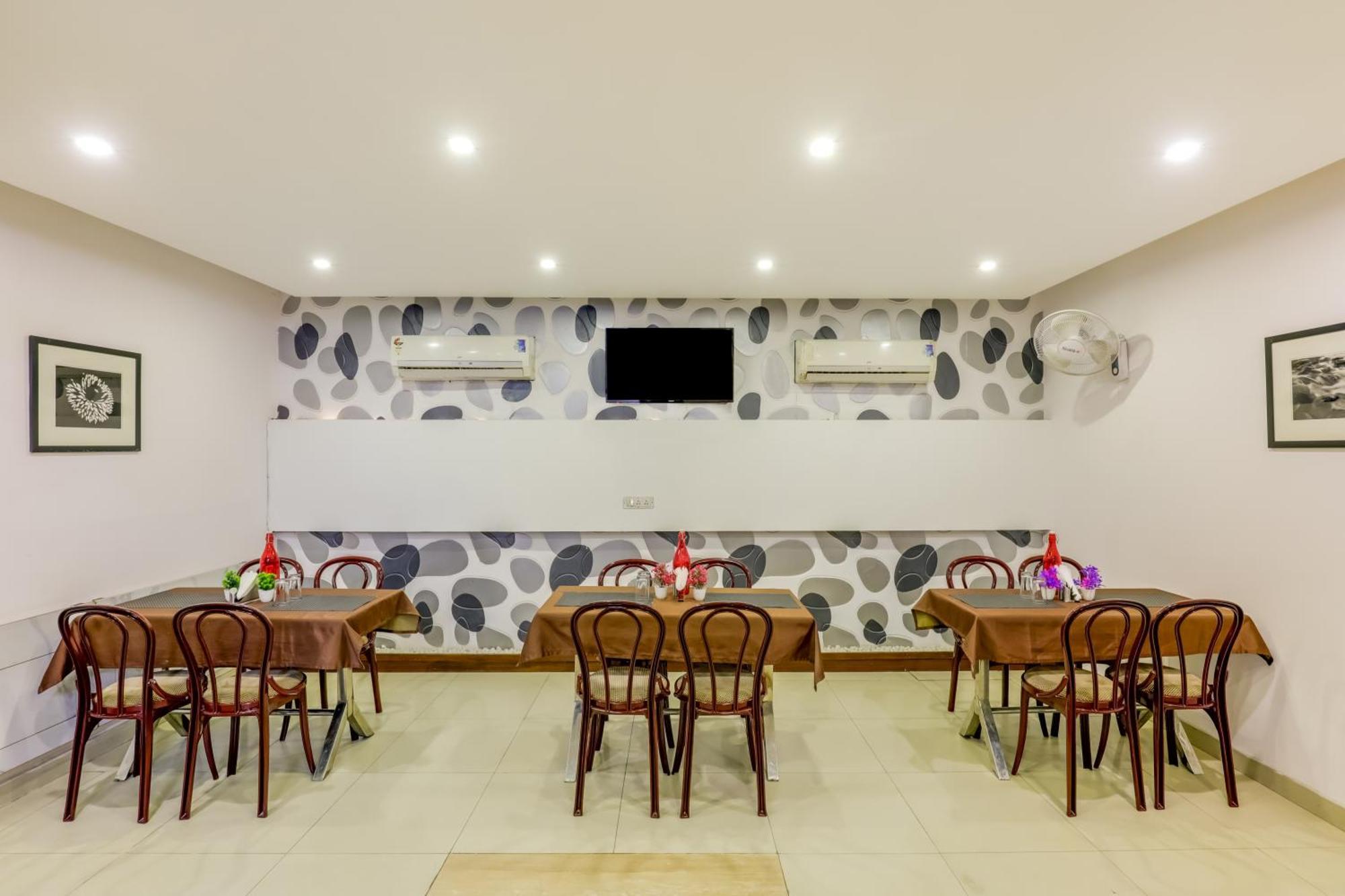 Hotel Sarthak Palace Near Karol Bagh Metro Station New Delhi Ngoại thất bức ảnh