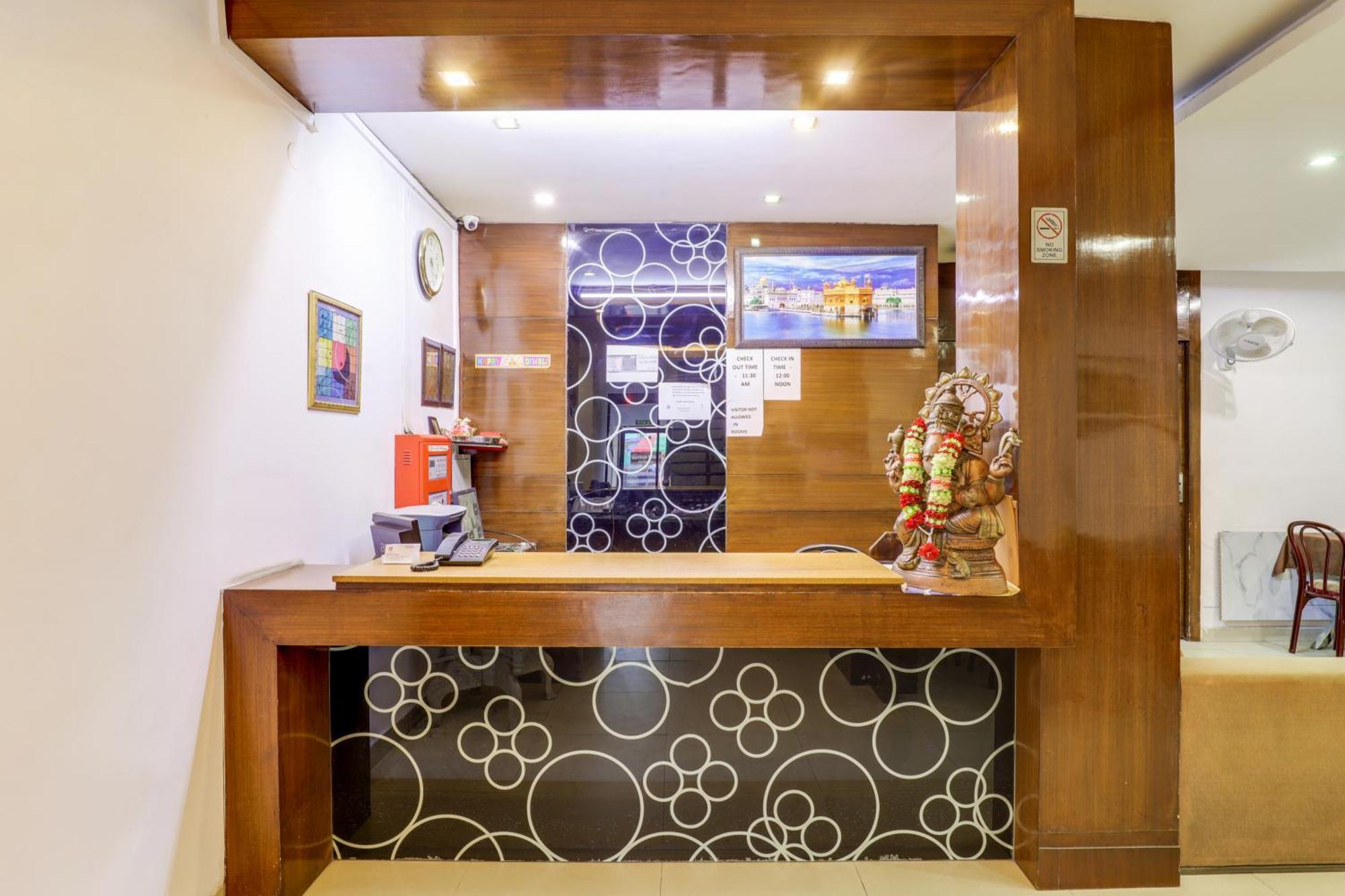 Hotel Sarthak Palace Near Karol Bagh Metro Station New Delhi Ngoại thất bức ảnh