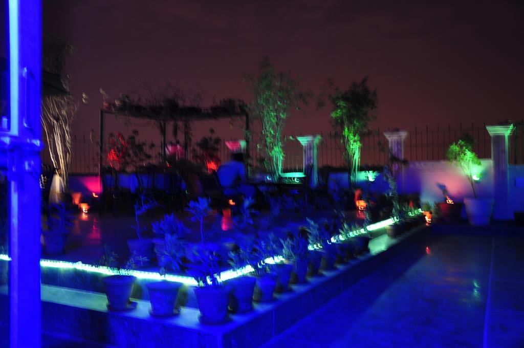 Hotel Sarthak Palace Near Karol Bagh Metro Station New Delhi Ngoại thất bức ảnh
