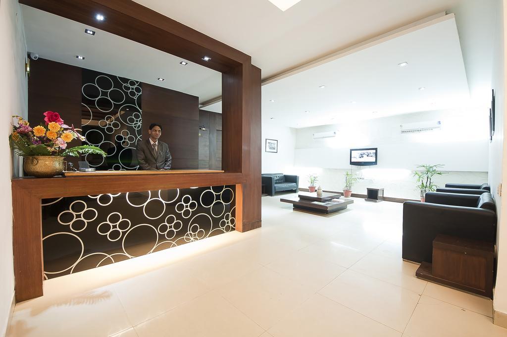 Hotel Sarthak Palace Near Karol Bagh Metro Station New Delhi Ngoại thất bức ảnh