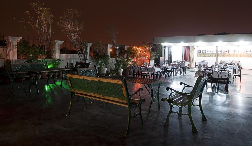 Hotel Sarthak Palace Near Karol Bagh Metro Station New Delhi Ngoại thất bức ảnh